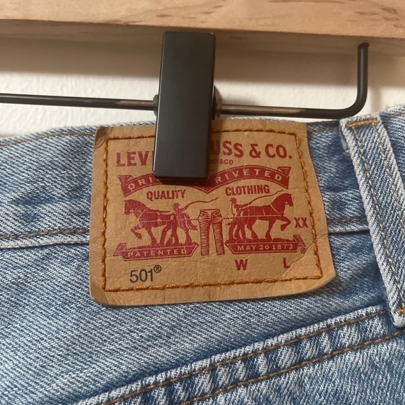 Levi’s 501 Button Fly Denim Shorts - Picture 3 of 7